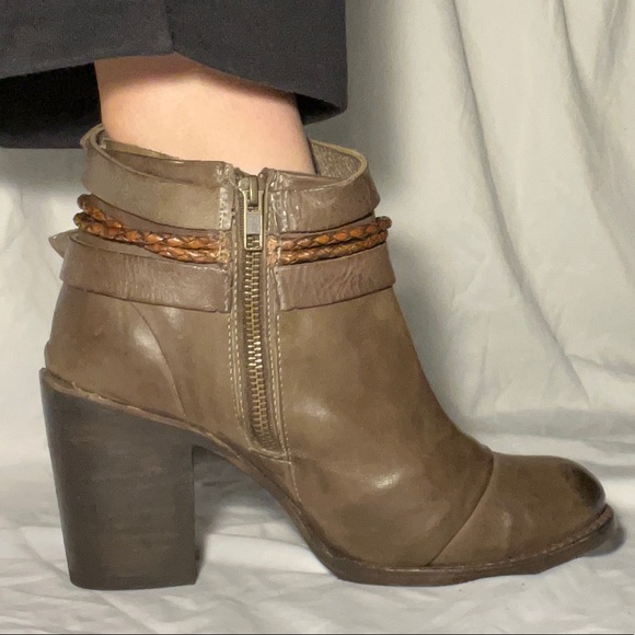 Brown Boots with Ropes and Straps - Picture 2 of 3